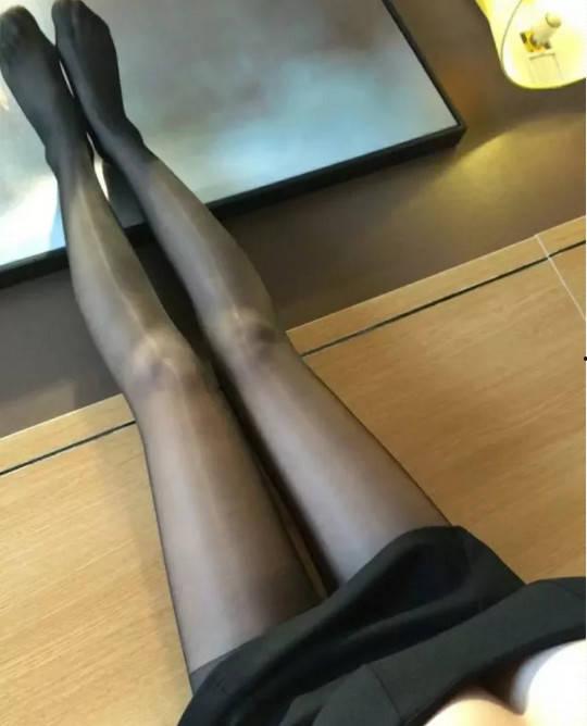 情趣丝袜美女在线视频,网络红人风情万种直播瞬间